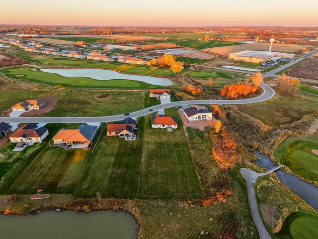 $685,000 | 302 Kerrigan Drive, Wrightstown, WI 54180