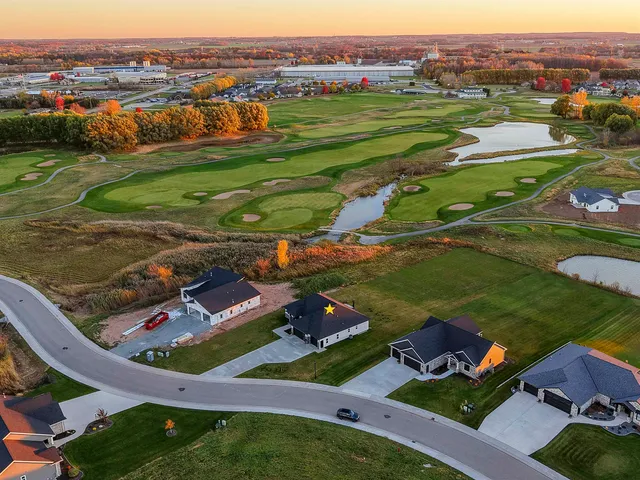 $685,000 | 302 Kerrigan Drive, Wrightstown, WI 54180