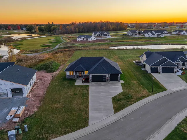 $685,000 | 302 Kerrigan Drive, Wrightstown, WI 54180