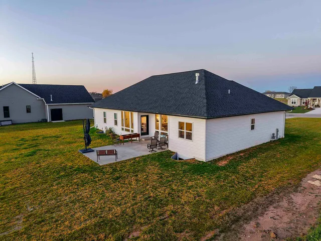 $685,000 | 302 Kerrigan Drive, Wrightstown, WI 54180