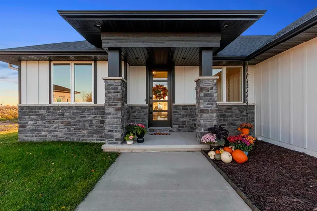 $650,000 | 302 Kerrigan Drive, Wrightstown, WI 54180