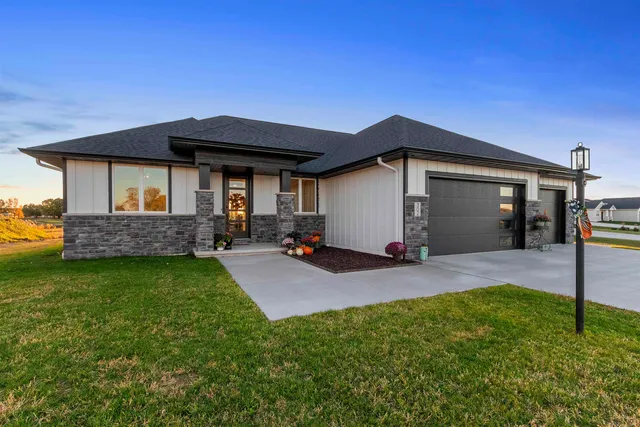 $650,000 | 302 Kerrigan Drive, Wrightstown, WI 54180