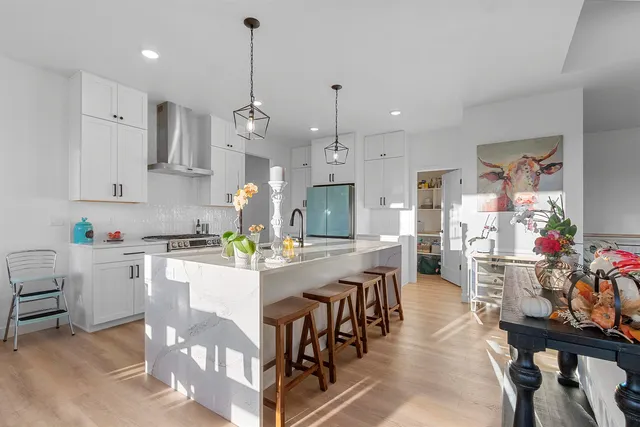 $685,000 | 302 Kerrigan Drive, Wrightstown, WI 54180