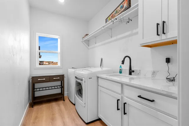 $685,000 | 302 Kerrigan Drive, Wrightstown, WI 54180