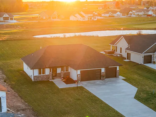 $650,000 | 302 Kerrigan Drive, Wrightstown, WI 54180