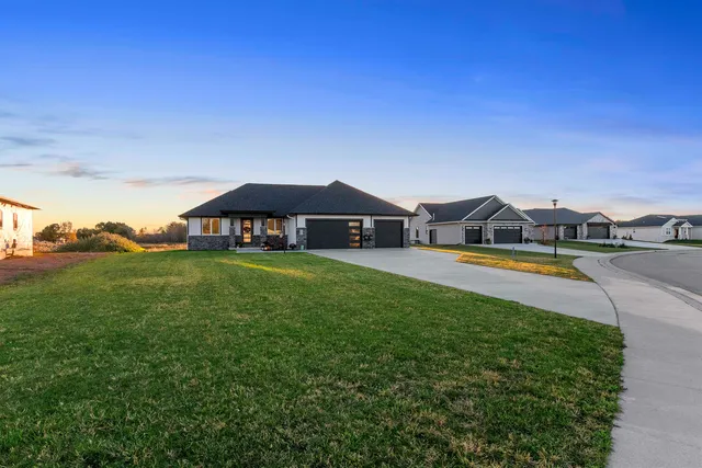 $685,000 | 302 Kerrigan Drive, Wrightstown, WI 54180