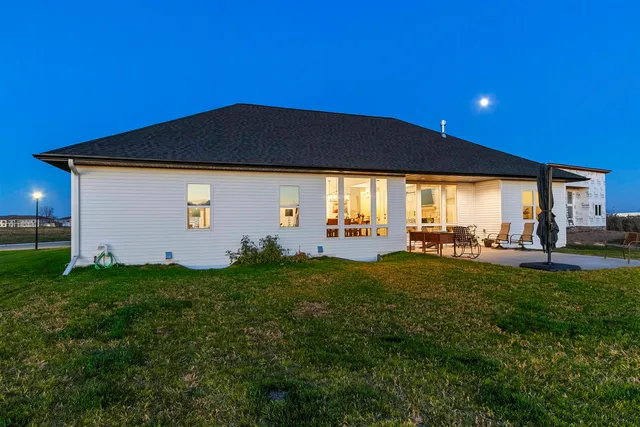 $685,000 | 302 Kerrigan Drive, Wrightstown, WI 54180