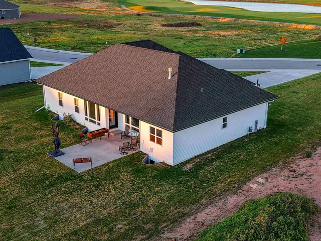 $685,000 | 302 Kerrigan Drive, Wrightstown, WI 54180