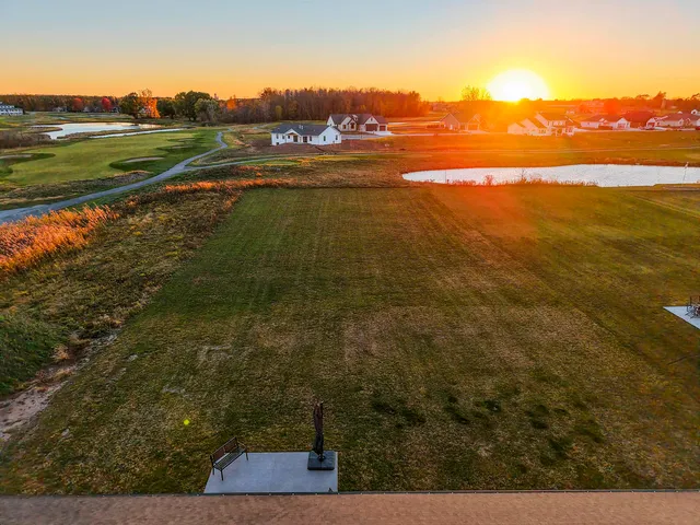 $685,000 | 302 Kerrigan Drive, Wrightstown, WI 54180