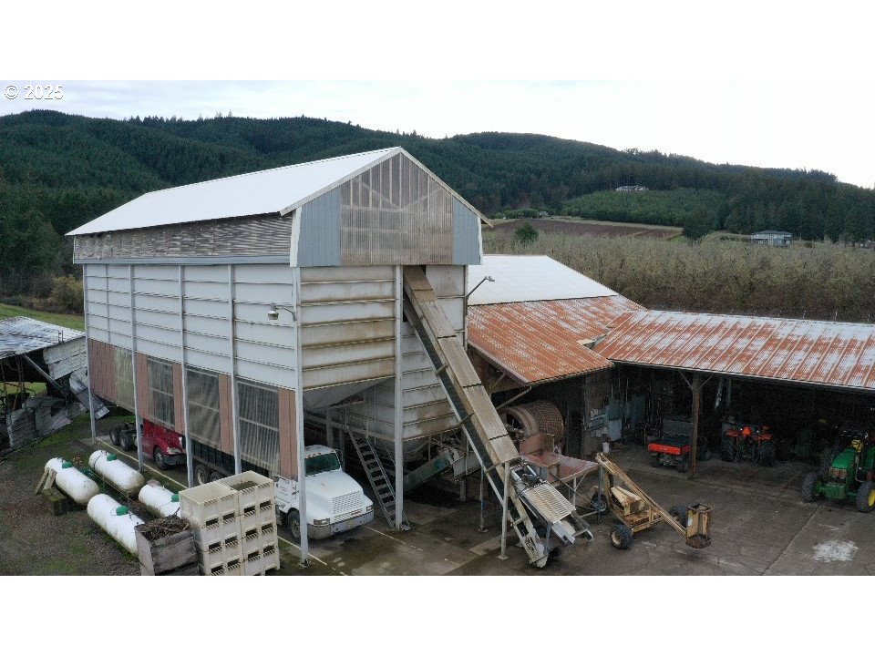 45868 Northwest Hillside Road Forest Grove, OR 97116 - Photo 7 of 24