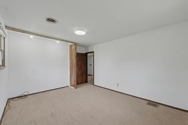 $115,000 | 21 Linn Street, Piper City, IL 60959