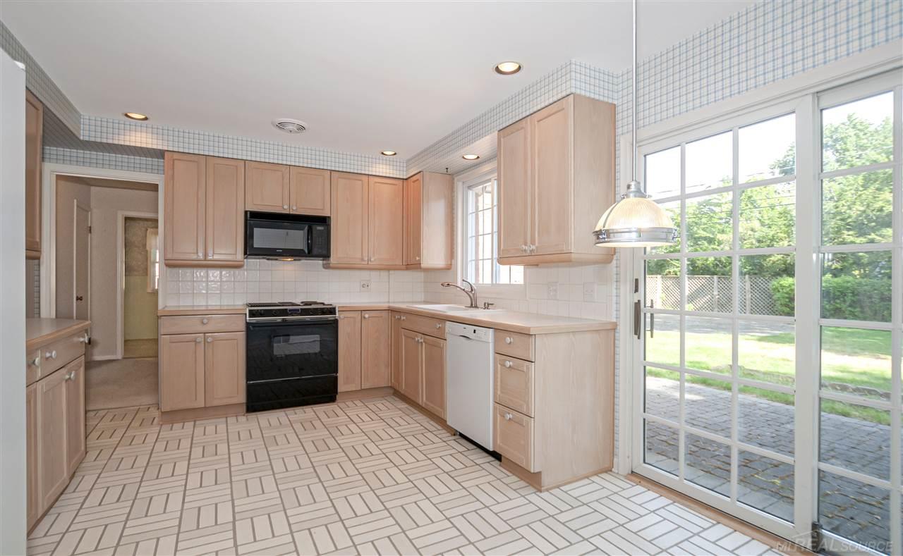 88 Roslyn Road Grosse Pointe Shores, MI 48236 - Photo 13 of 43