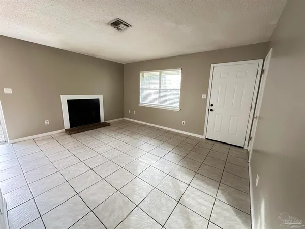 $1,000 | 676 South 72nd Avenue, Unit B, Pensacola, FL 32506