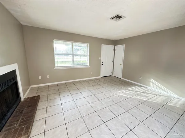 $1,000 | 676 South 72nd Avenue, Unit B, Pensacola, FL 32506