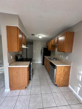 $1,000 | 676 South 72nd Avenue, Unit B, Pensacola, FL 32506
