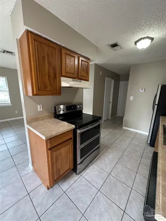 $1,000 | 676 South 72nd Avenue, Unit B, Pensacola, FL 32506