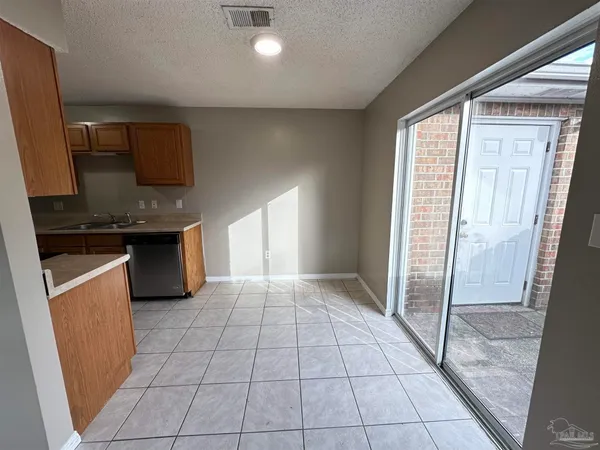 $1,000 | 676 South 72nd Avenue, Unit B, Pensacola, FL 32506