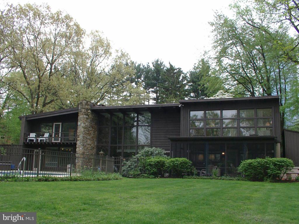 140 Woodside Road Lancaster, PA 17601 - Photo 1 of 21 Gallery Image 1