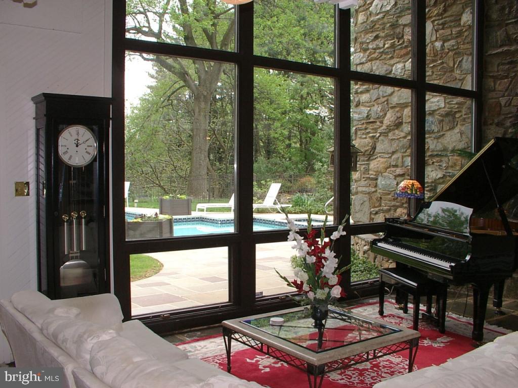 140 Woodside Road Lancaster, PA 17601 - Photo 2 of 21 Gallery Image 2