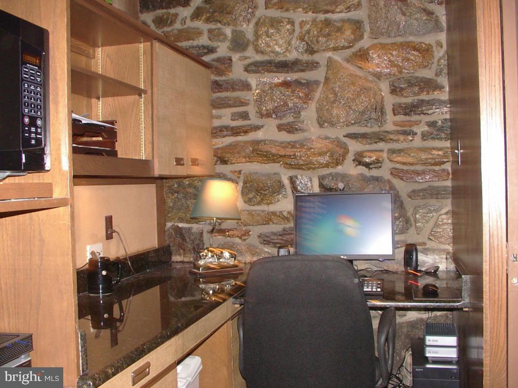 140 Woodside Road Lancaster, PA 17601 - Photo 7 of 21 Gallery Image 7