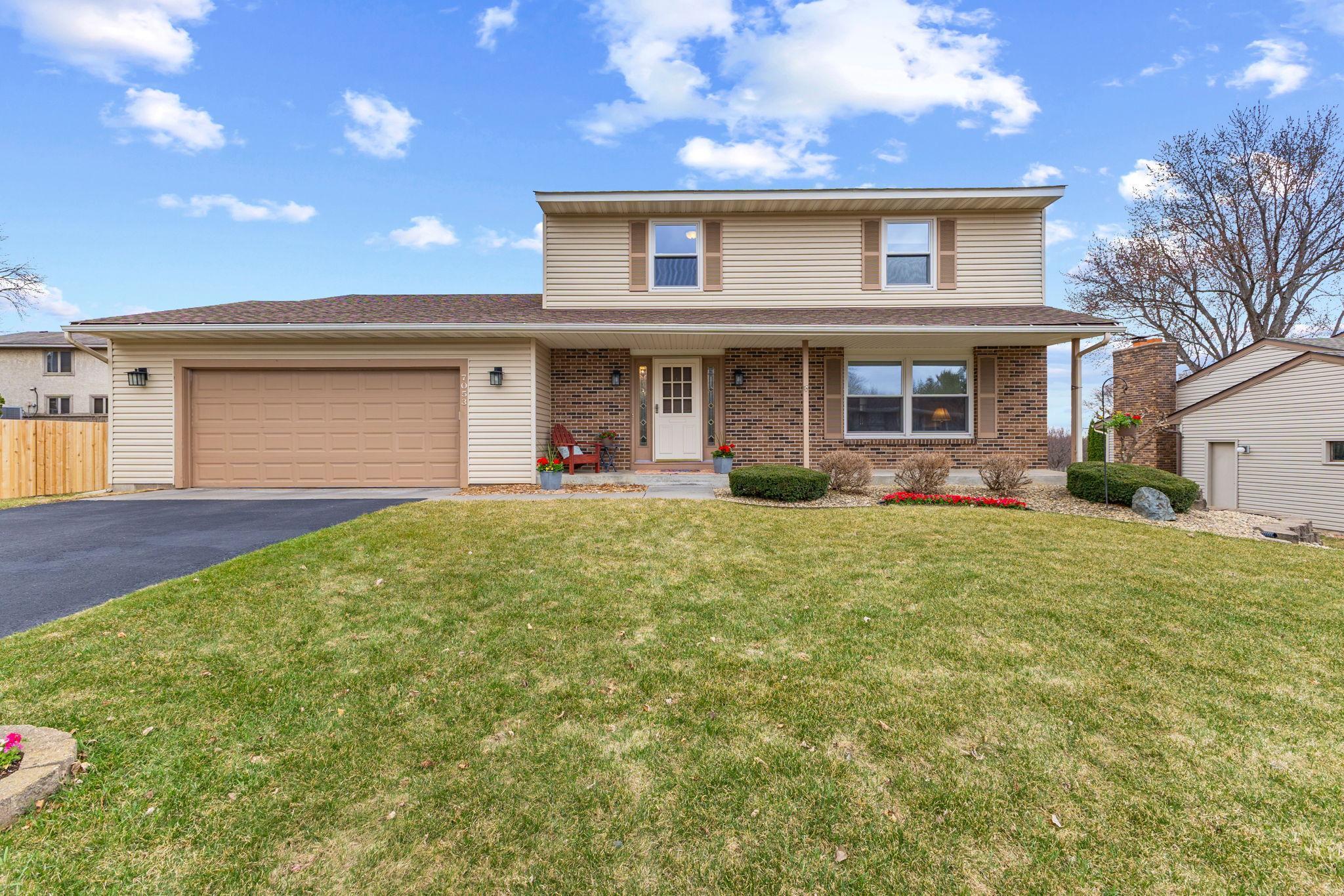 7053 Sherwood Road Woodbury, MN 55125 - Photo 1 of 44 Gallery Image 1