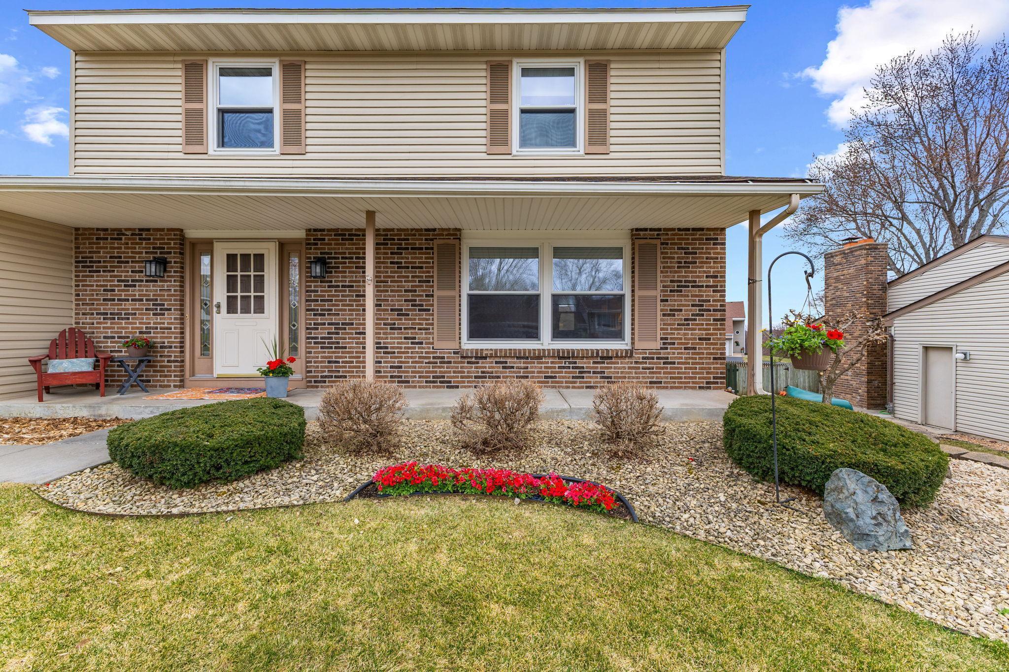 7053 Sherwood Road Woodbury, MN 55125 - Photo 3 of 44 Gallery Image 3