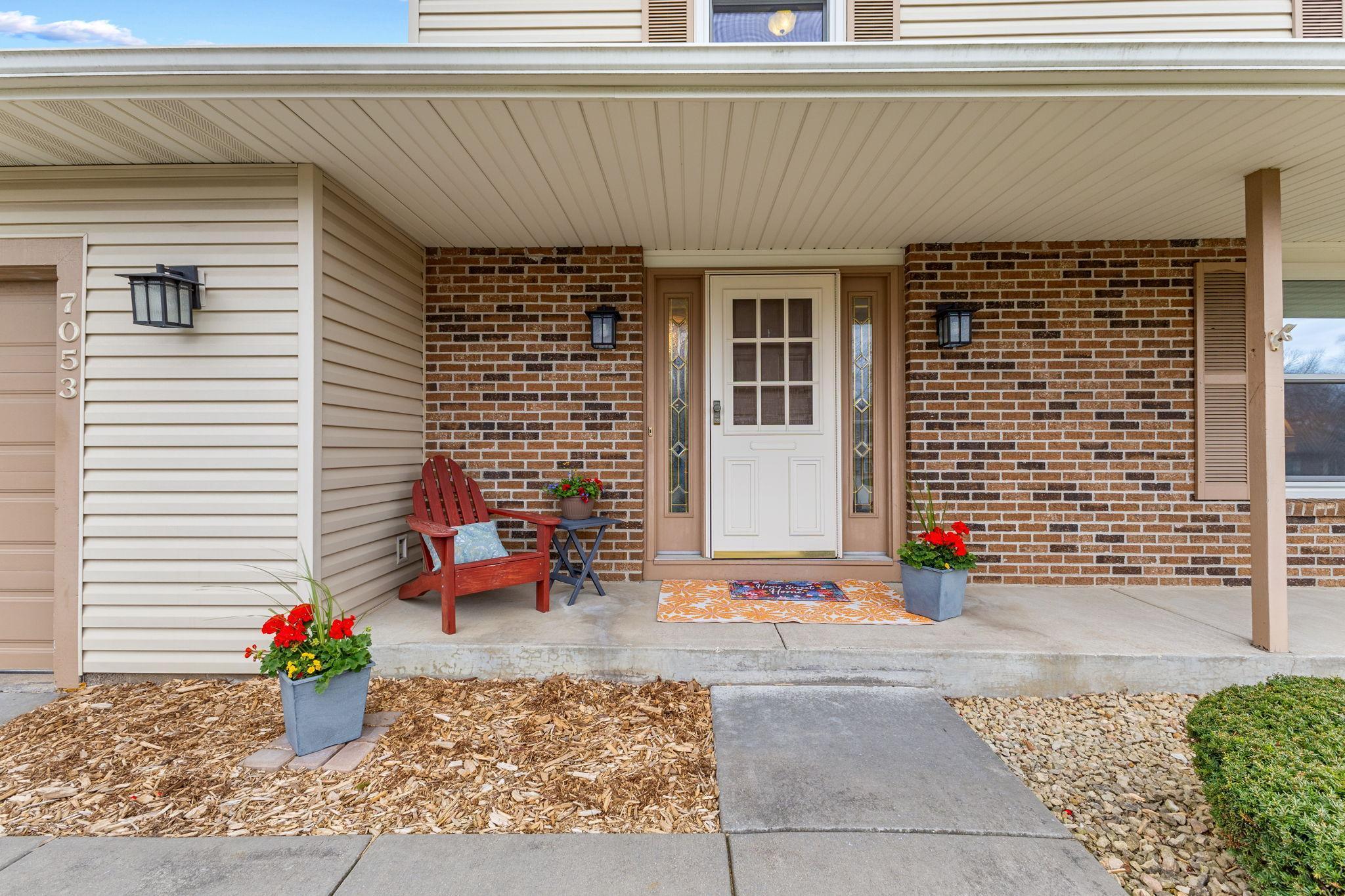 7053 Sherwood Road Woodbury, MN 55125 - Photo 4 of 44 Gallery Image 4