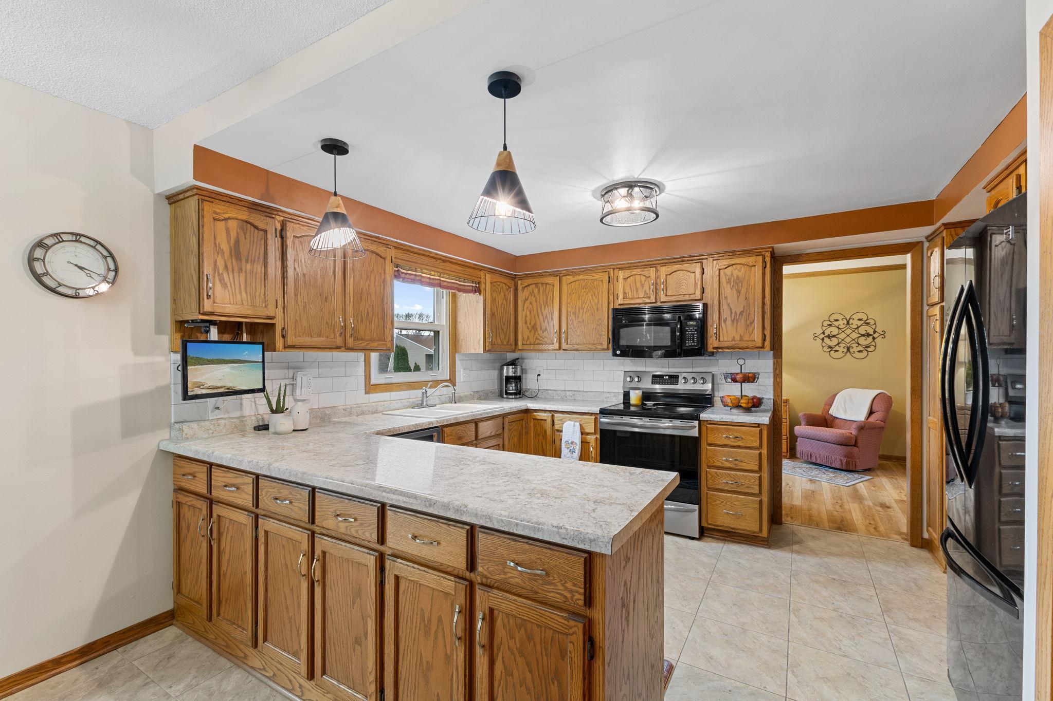 7053 Sherwood Road Woodbury, MN 55125 - Photo 8 of 44 Gallery Image 8