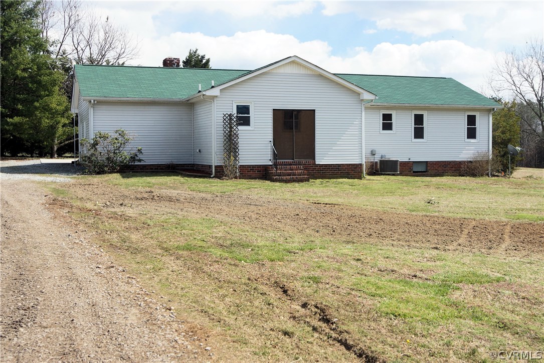 5482 Smokey Road Aylett, VA 23009 - Photo 3 of 33 Gallery Image 3