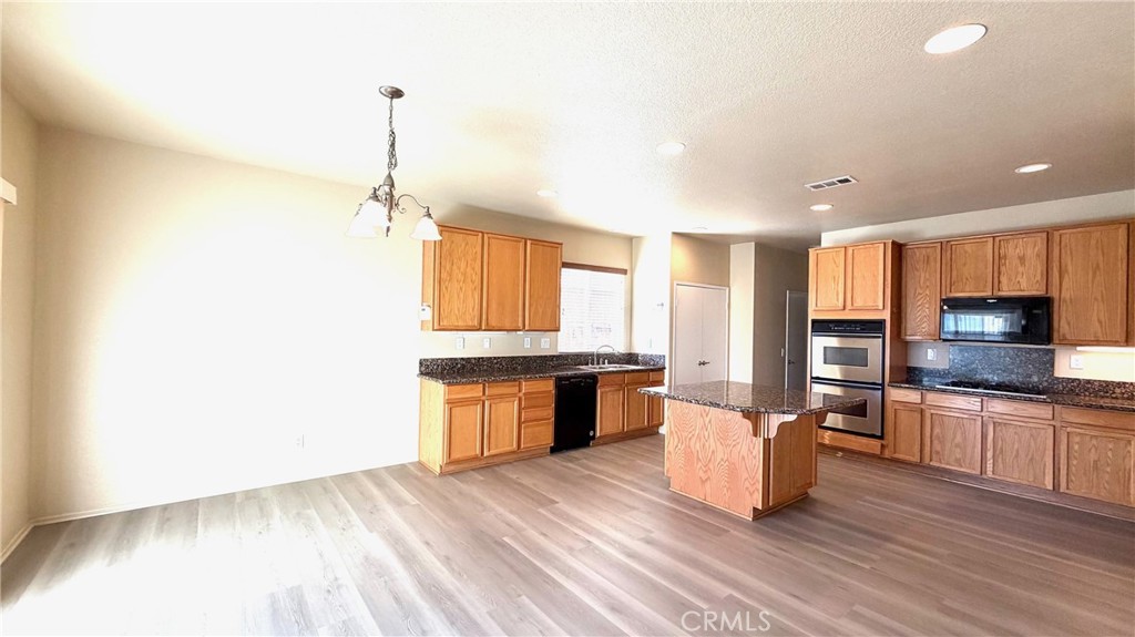 14741 Coachman Road Victorville, CA 92394 - Photo 3 of 12