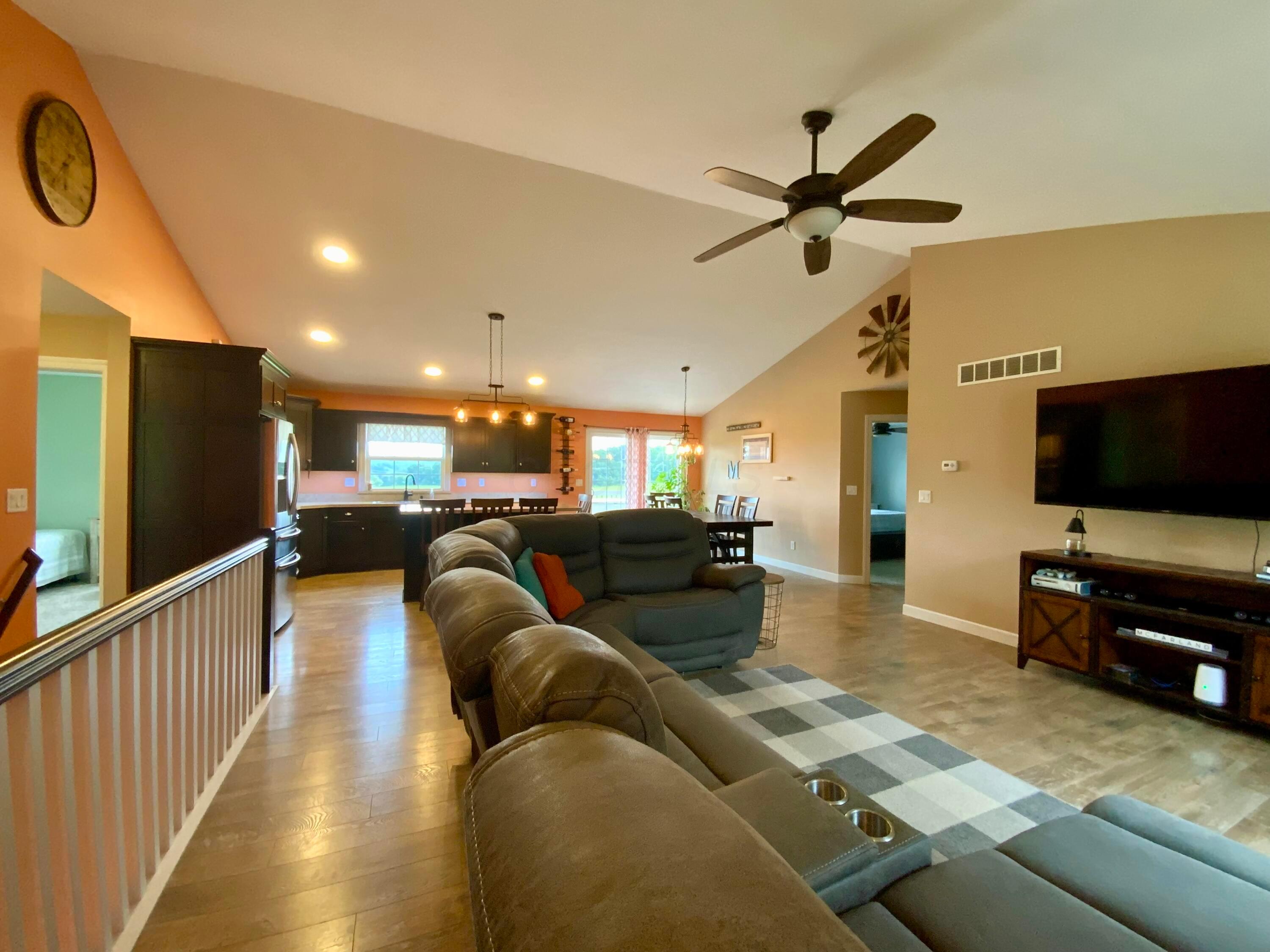 15726 Divelbiss Road Mount Vernon, OH 43050 - Photo 2 of 46 IMG_2875