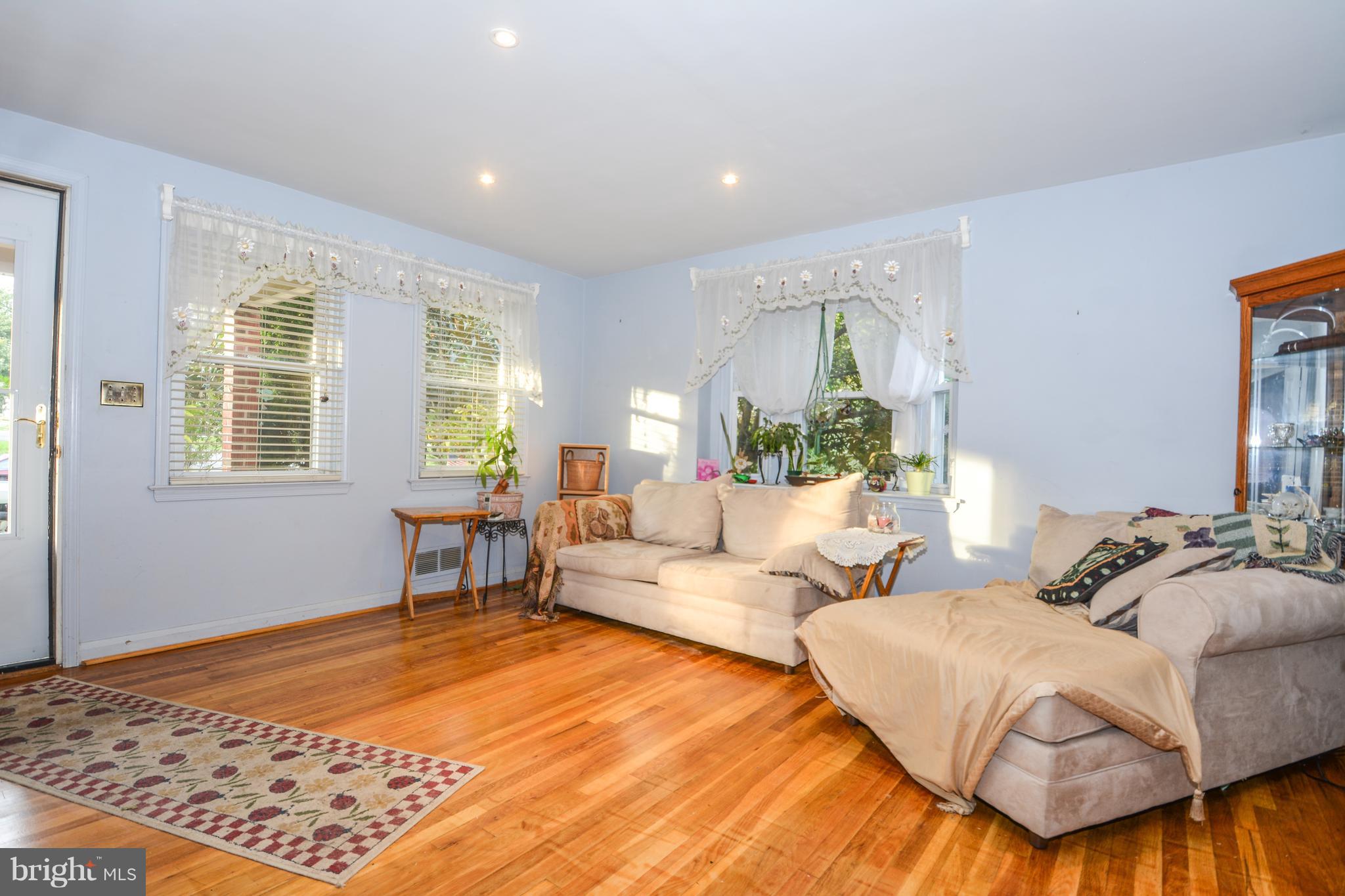 7337 Stratton Way Baltimore, MD 21224 - Photo 6 of 25 Gallery Image 6