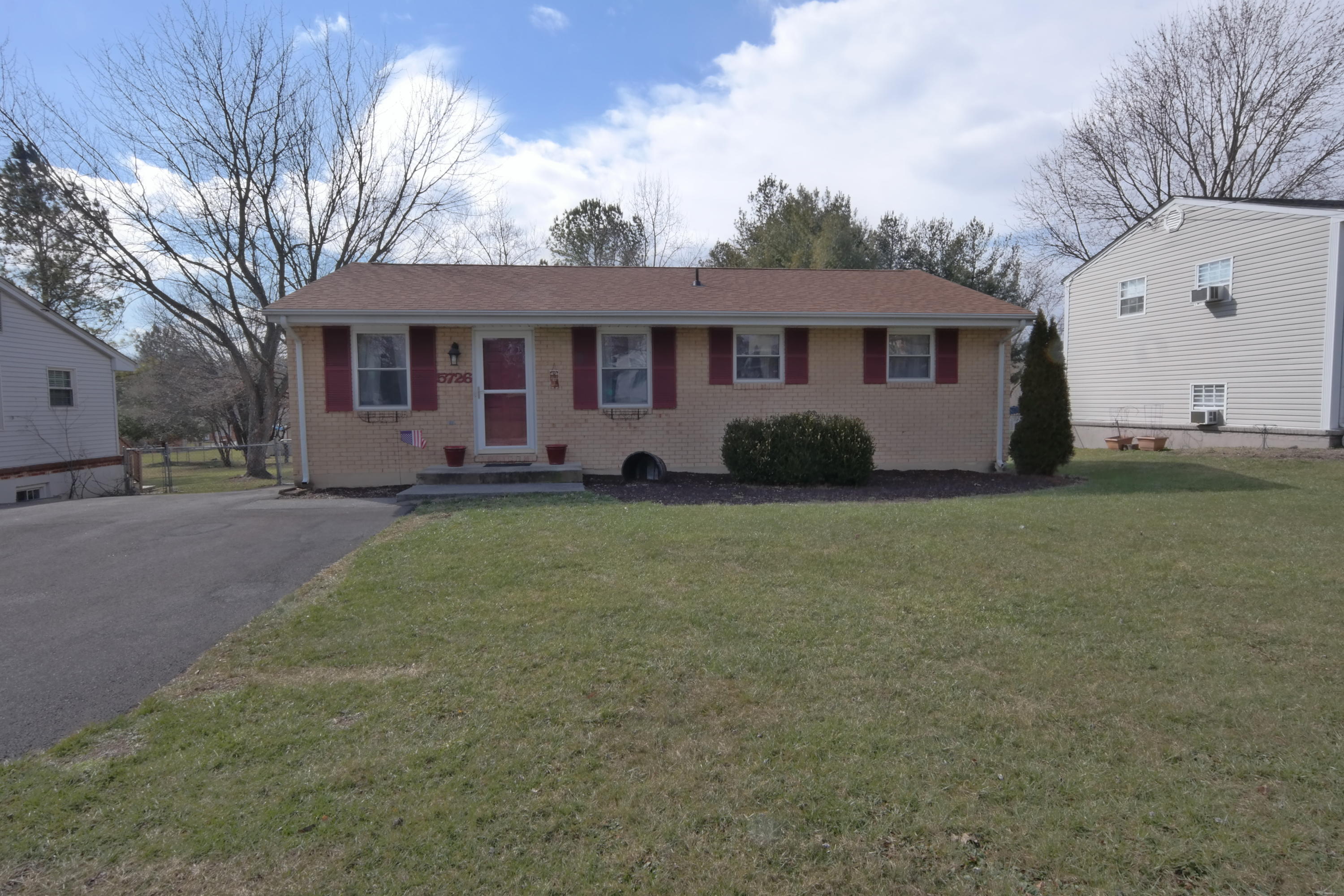 5726 Cove Road Roanoke, VA 24019 - Photo 2 of 34 a front view of a house with a garden and trees