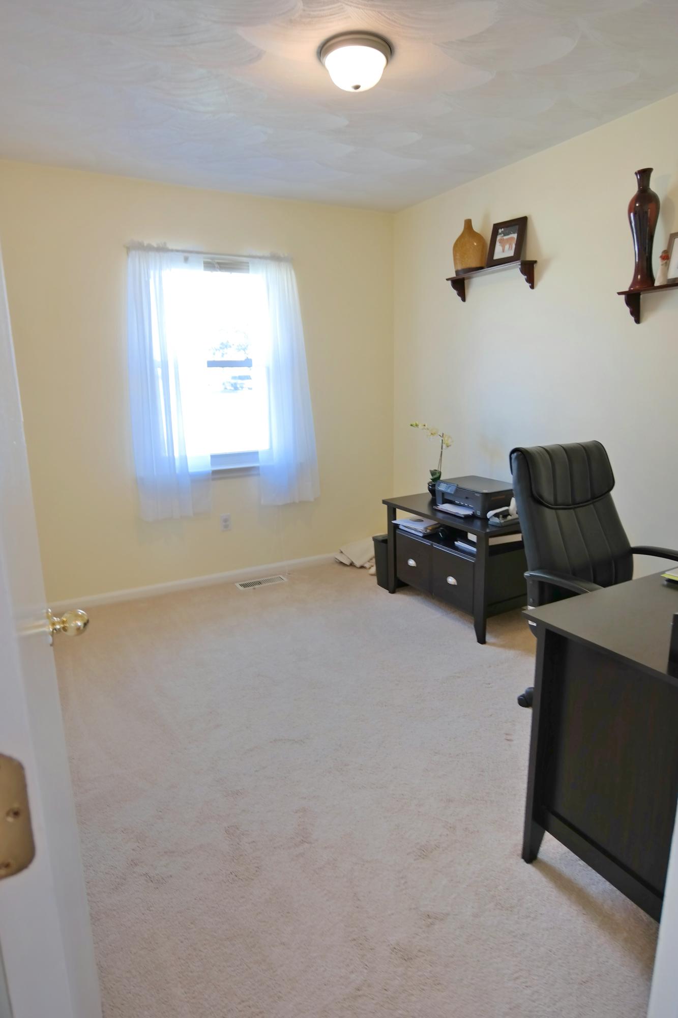 5726 Cove Road Roanoke, VA 24019 - Photo 11 of 34 a room with a window