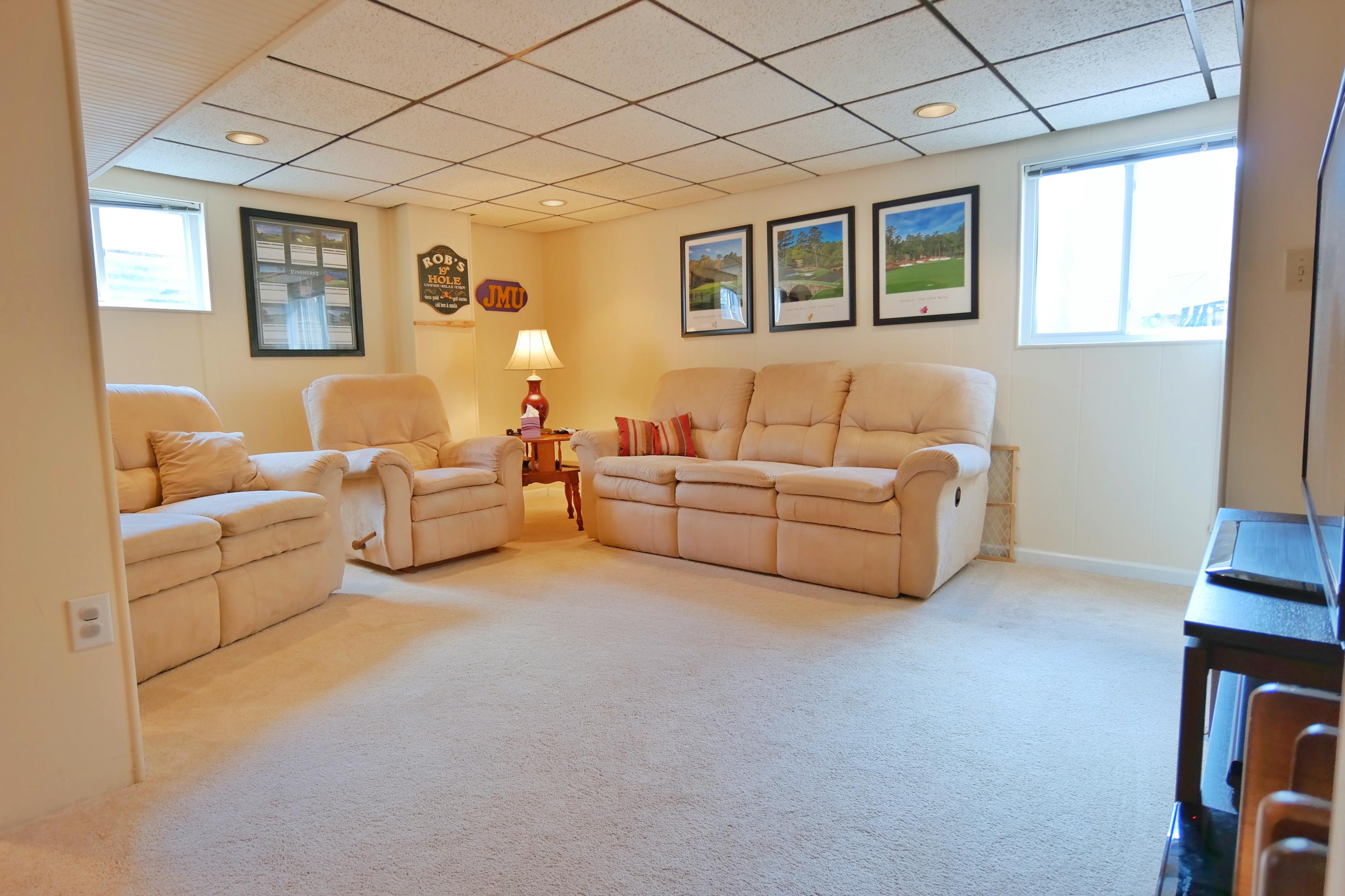 5726 Cove Road Roanoke, VA 24019 - Photo 18 of 34 a living room with furniture and a window