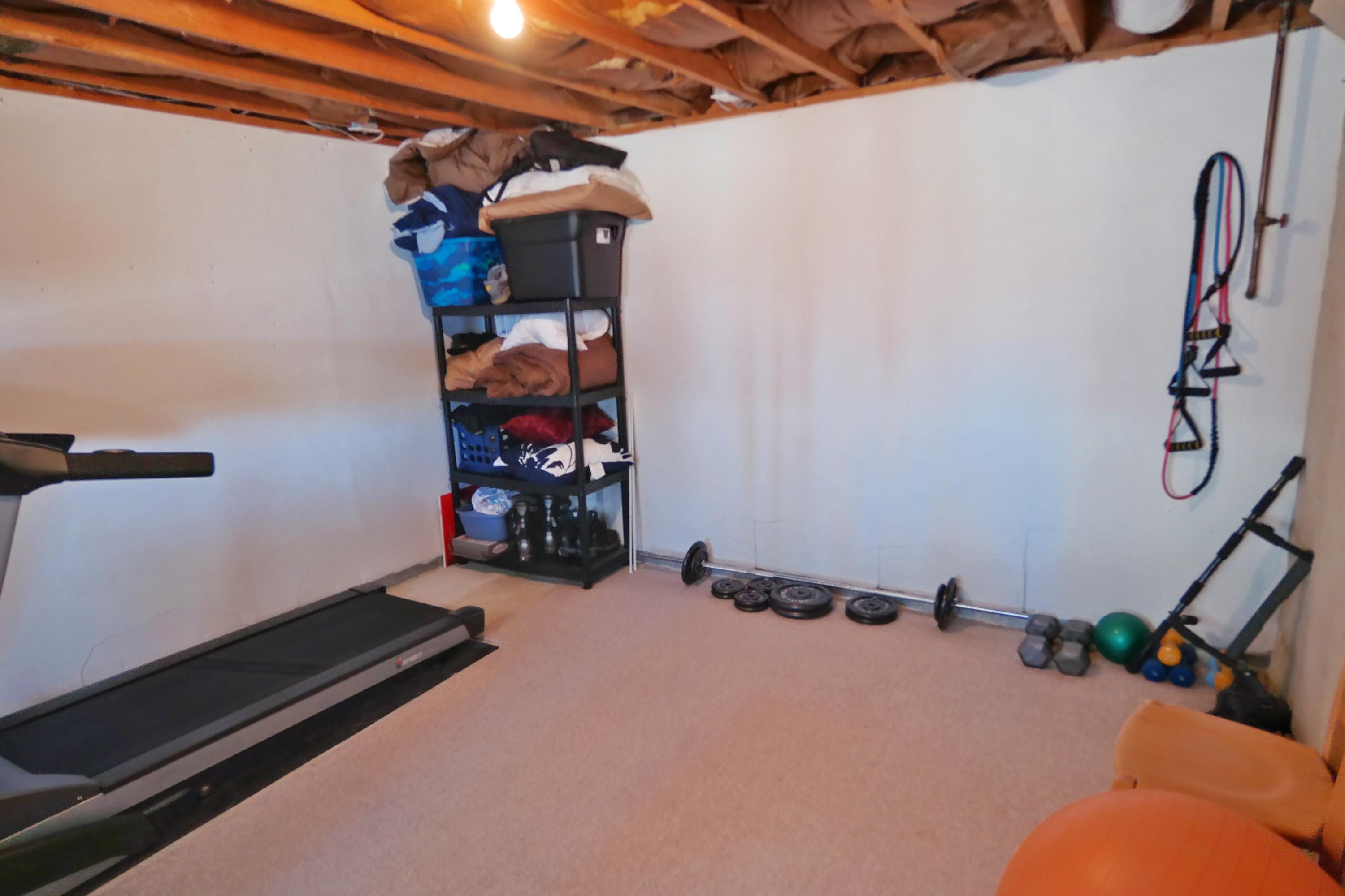 5726 Cove Road Roanoke, VA 24019 - Photo 25 of 34 a view of a room with gym equipment