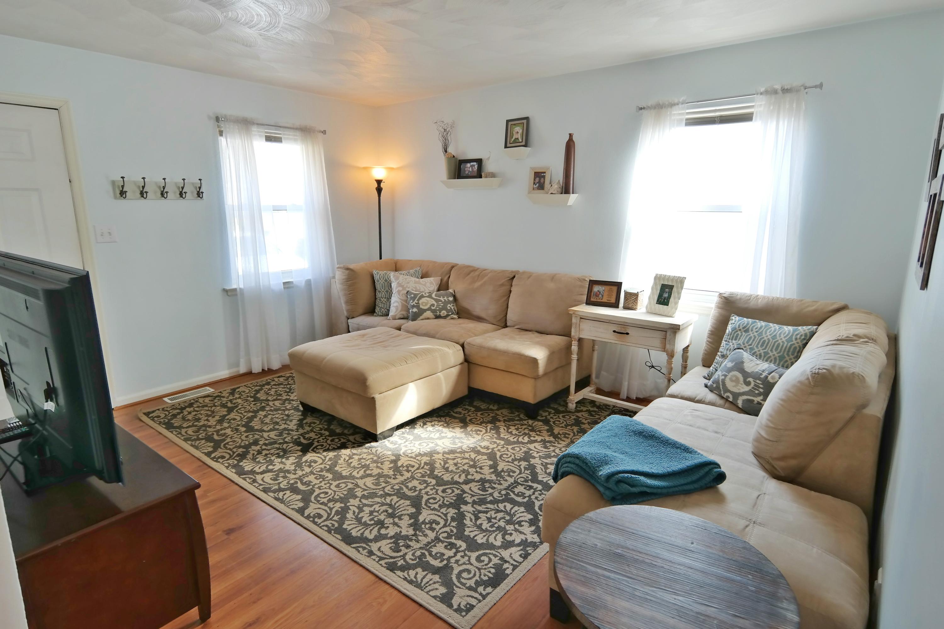 5726 Cove Road Roanoke, VA 24019 - Photo 5 of 34 a living room with furniture and a window
