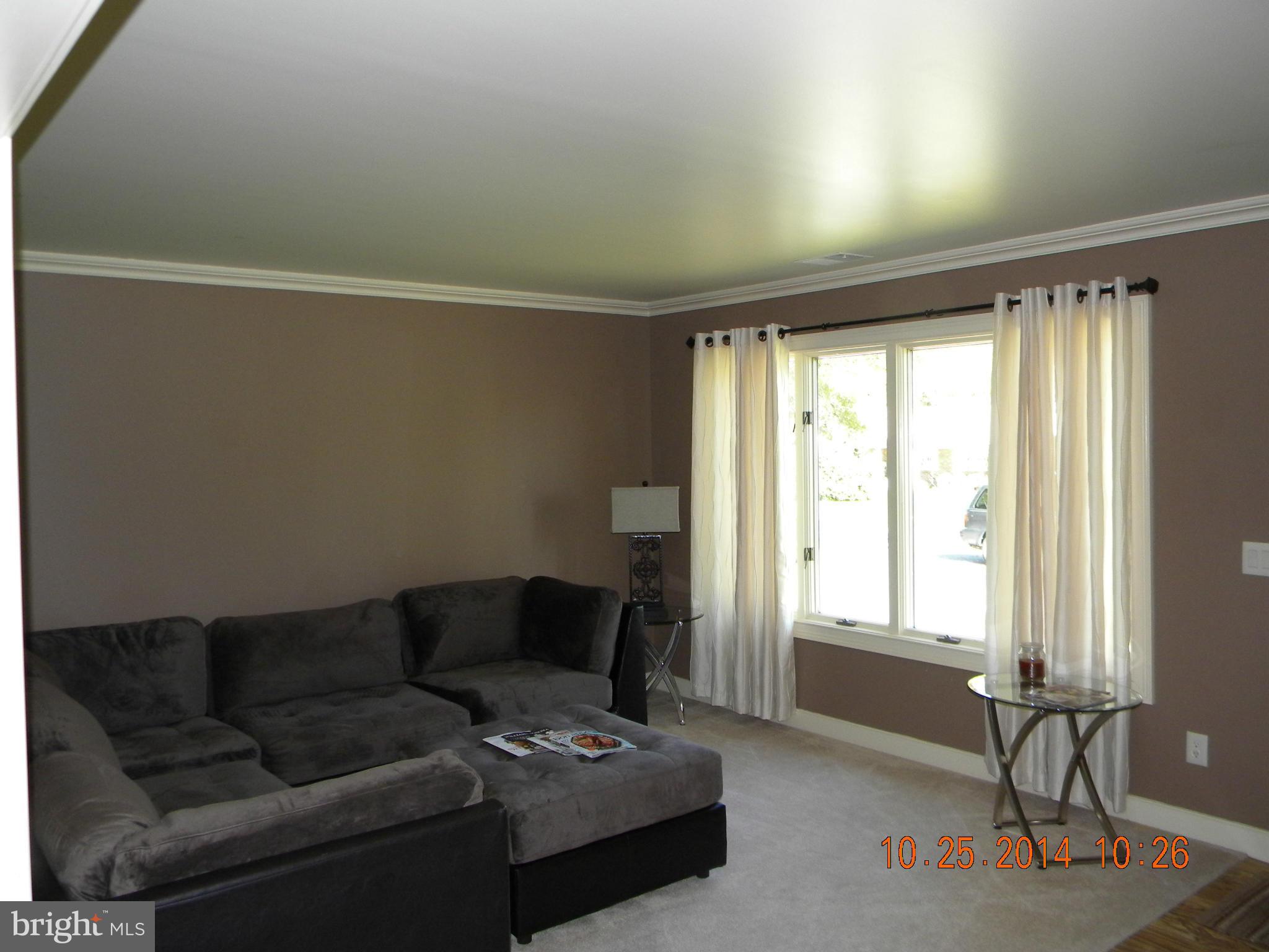 1438 Sussex Road Baltimore, MD 21221 - Photo 18 of 30 Living Room