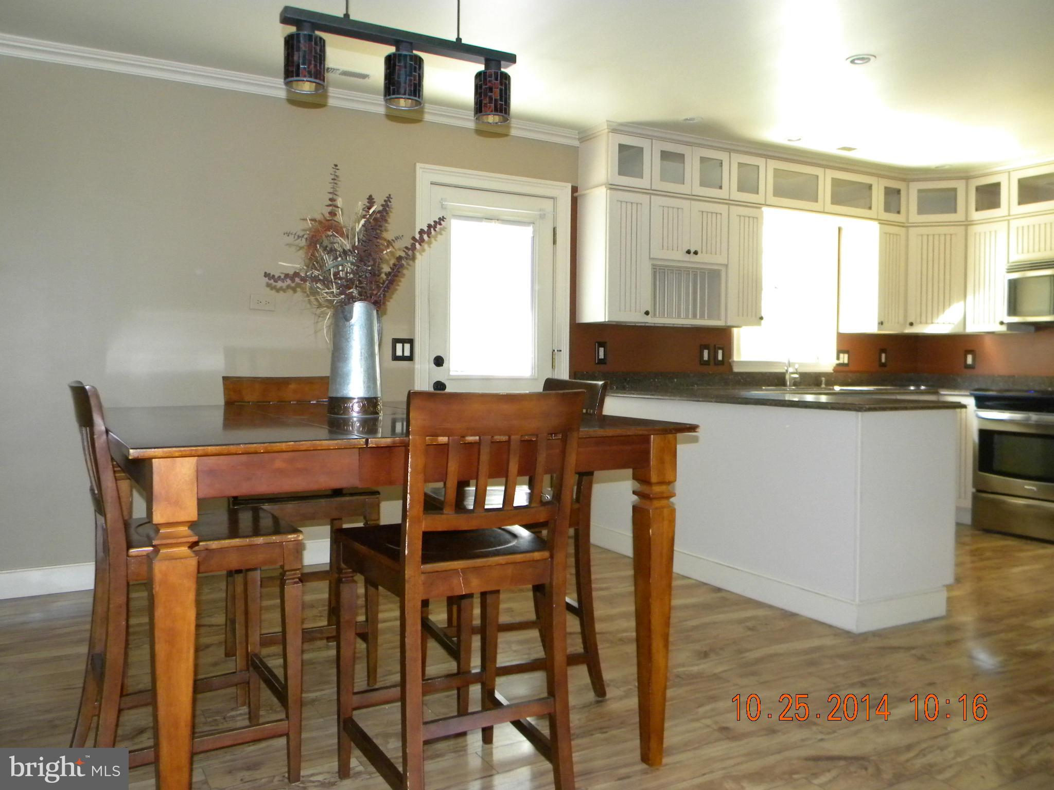1438 Sussex Road Baltimore, MD 21221 - Photo 3 of 30 Eat In Kitchen