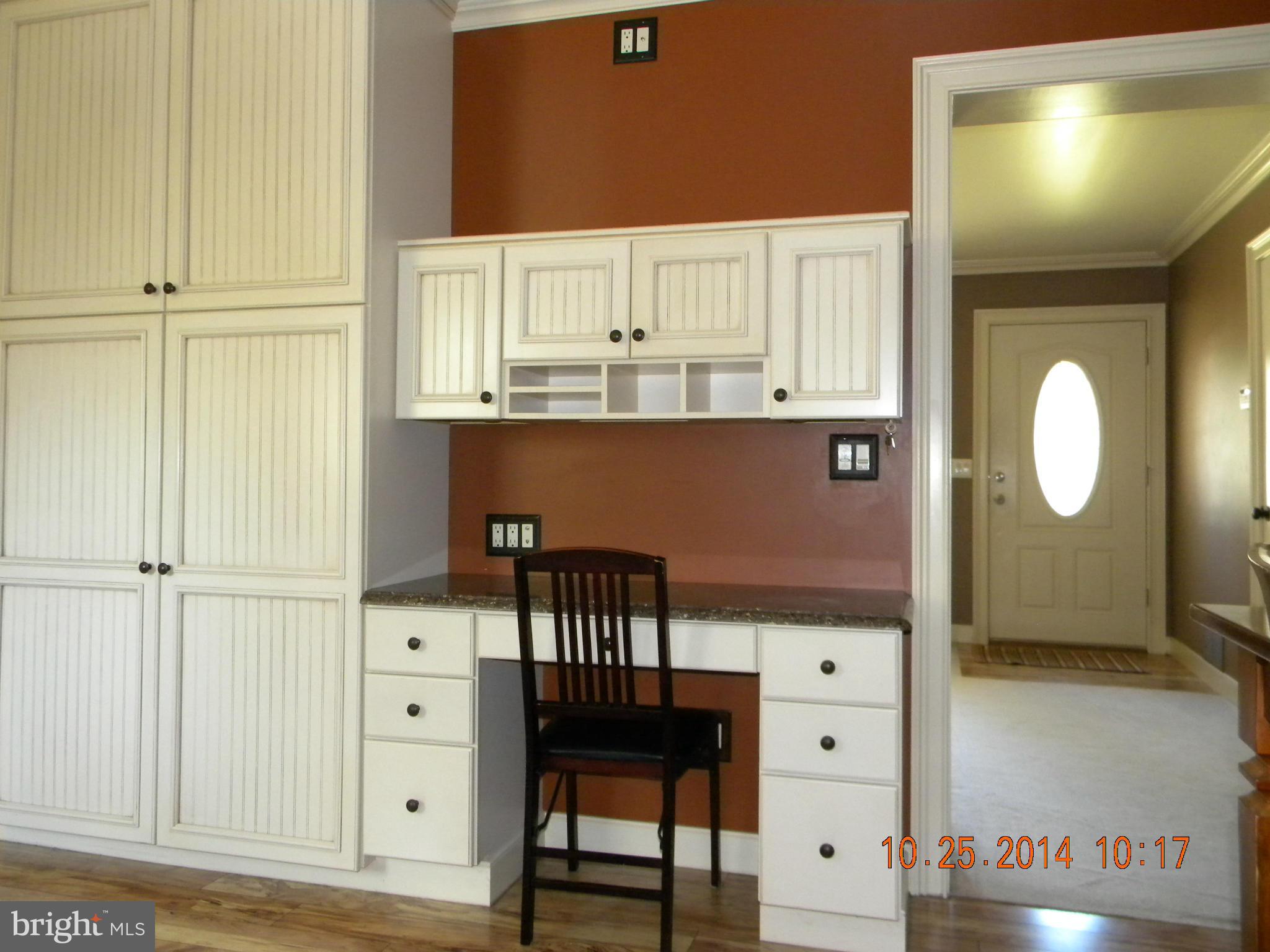 1438 Sussex Road Baltimore, MD 21221 - Photo 5 of 30 Pantry & Desk