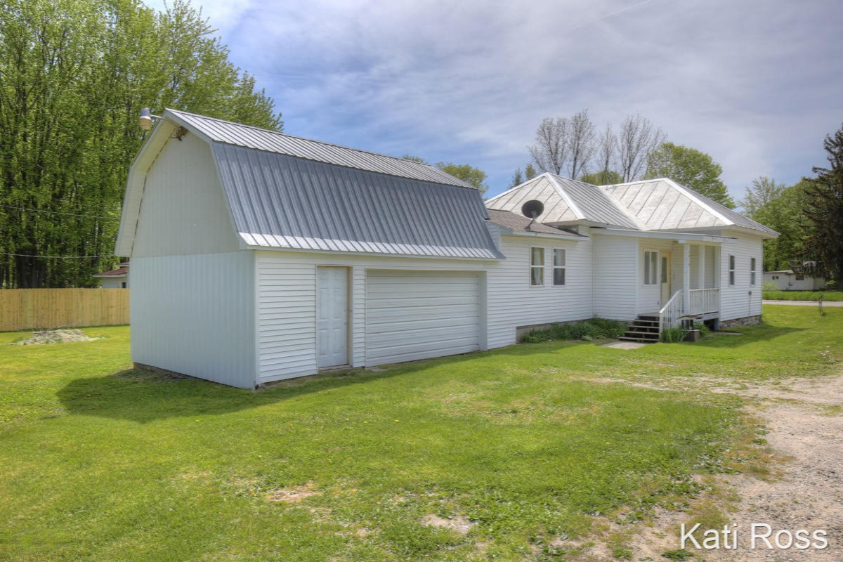 4010 Grow Road Northwest Stanton, MI 48888 - Photo 2 of 22 IMG_4011