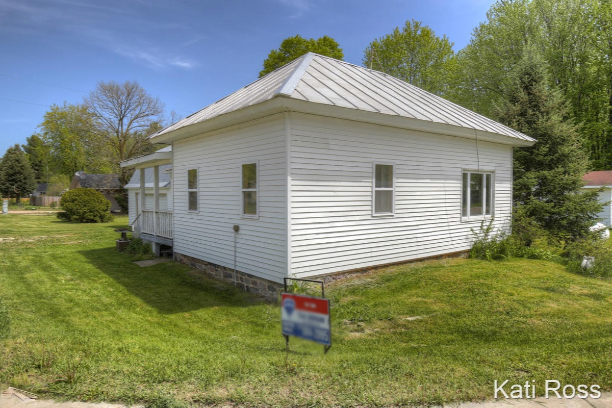 4010 Grow Road Northwest Stanton, MI 48888 - Photo 3 of 22 IMG_4012