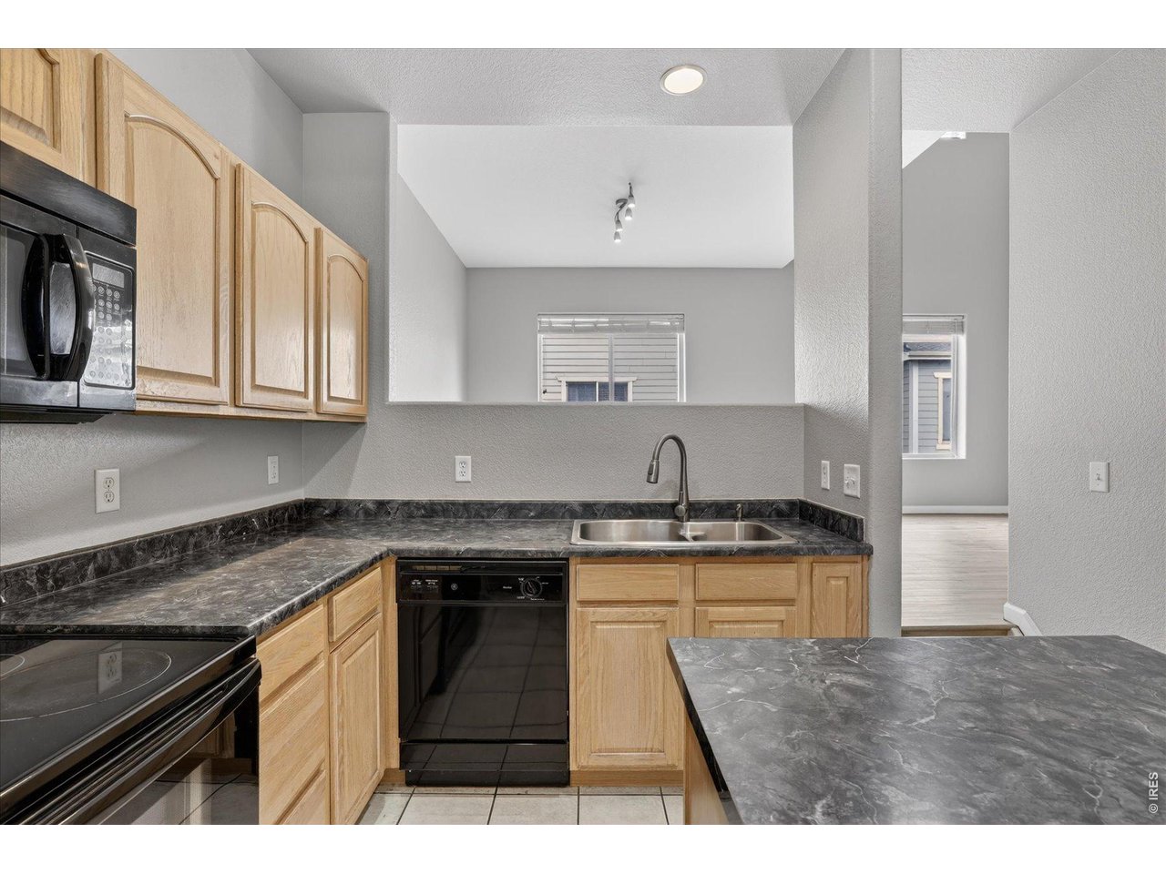 11250 Florence Street, Unit B Commerce City, CO 80640 - Photo 11 of 38