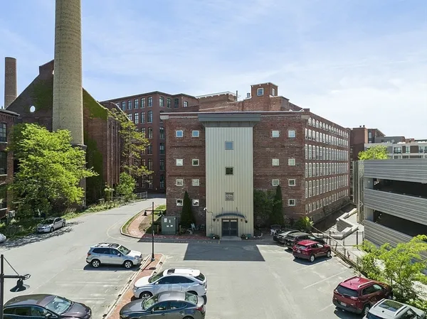 $2,000 | 200 Market Street, Unit 4504, Lowell, MA 01852