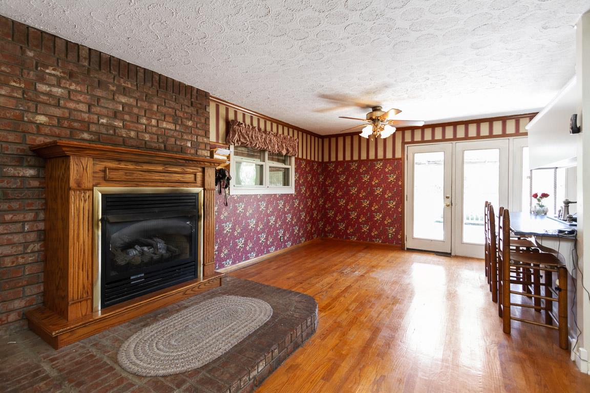 5221 King Tucks Road Murfreesboro, TN 37129 - Photo 5 of 23 Fireplace and Dining Area