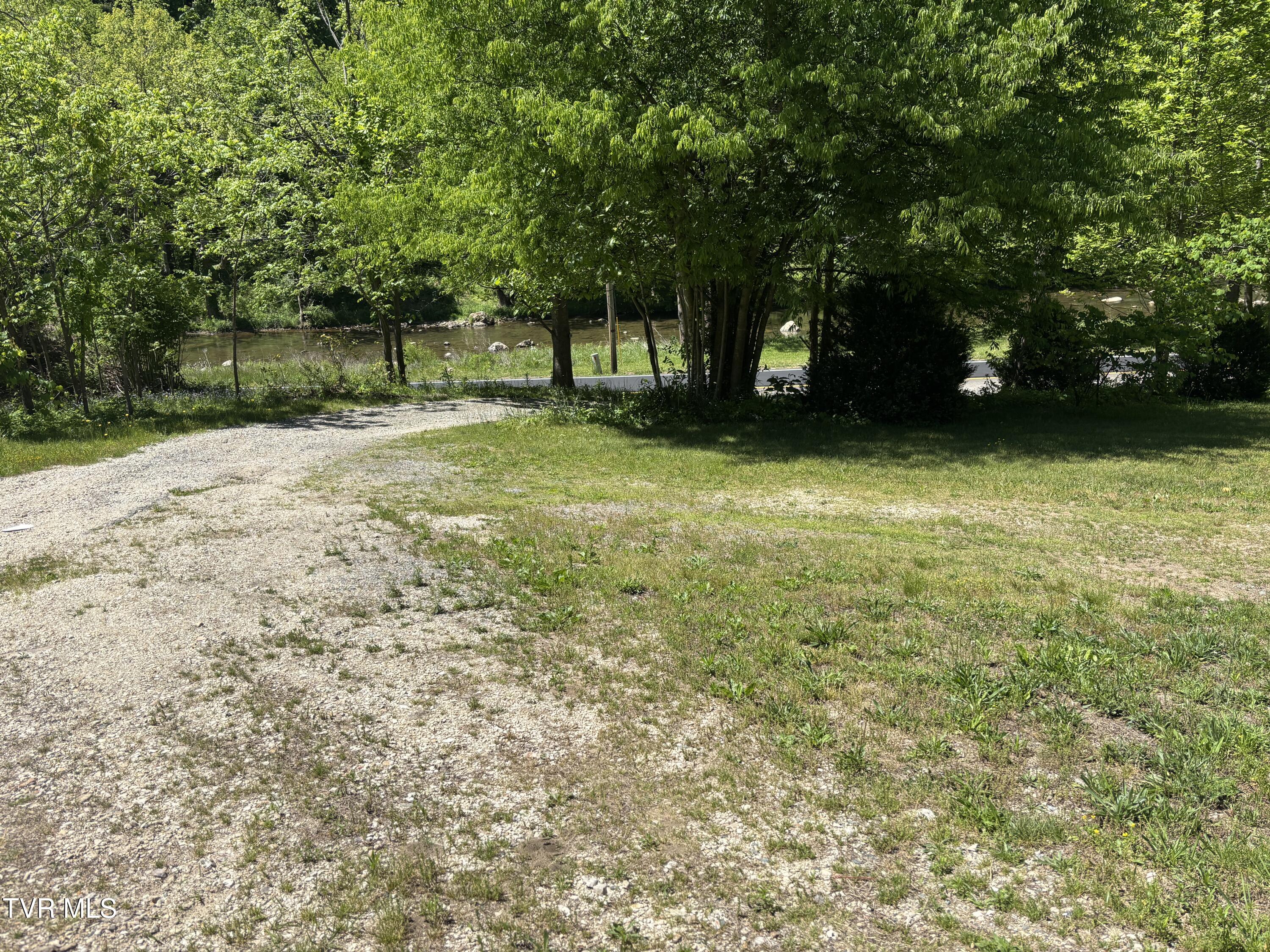9438 Roan Creek Road Butler, TN 37640 - Photo 4 of 11 IMG_5425