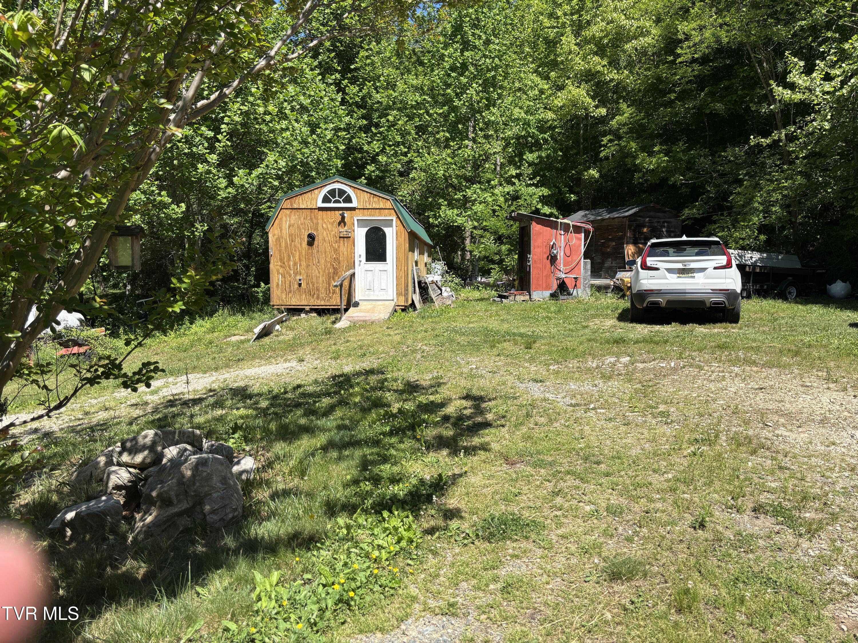 9438 Roan Creek Road Butler, TN 37640 - Photo 5 of 11 IMG_5426