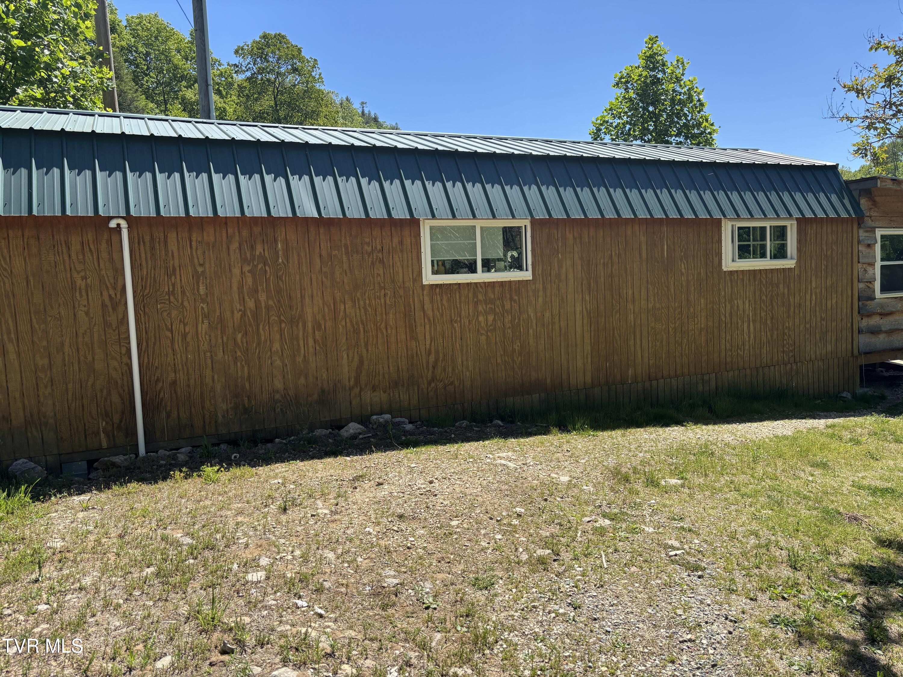 9438 Roan Creek Road Butler, TN 37640 - Photo 7 of 11 IMG_5428