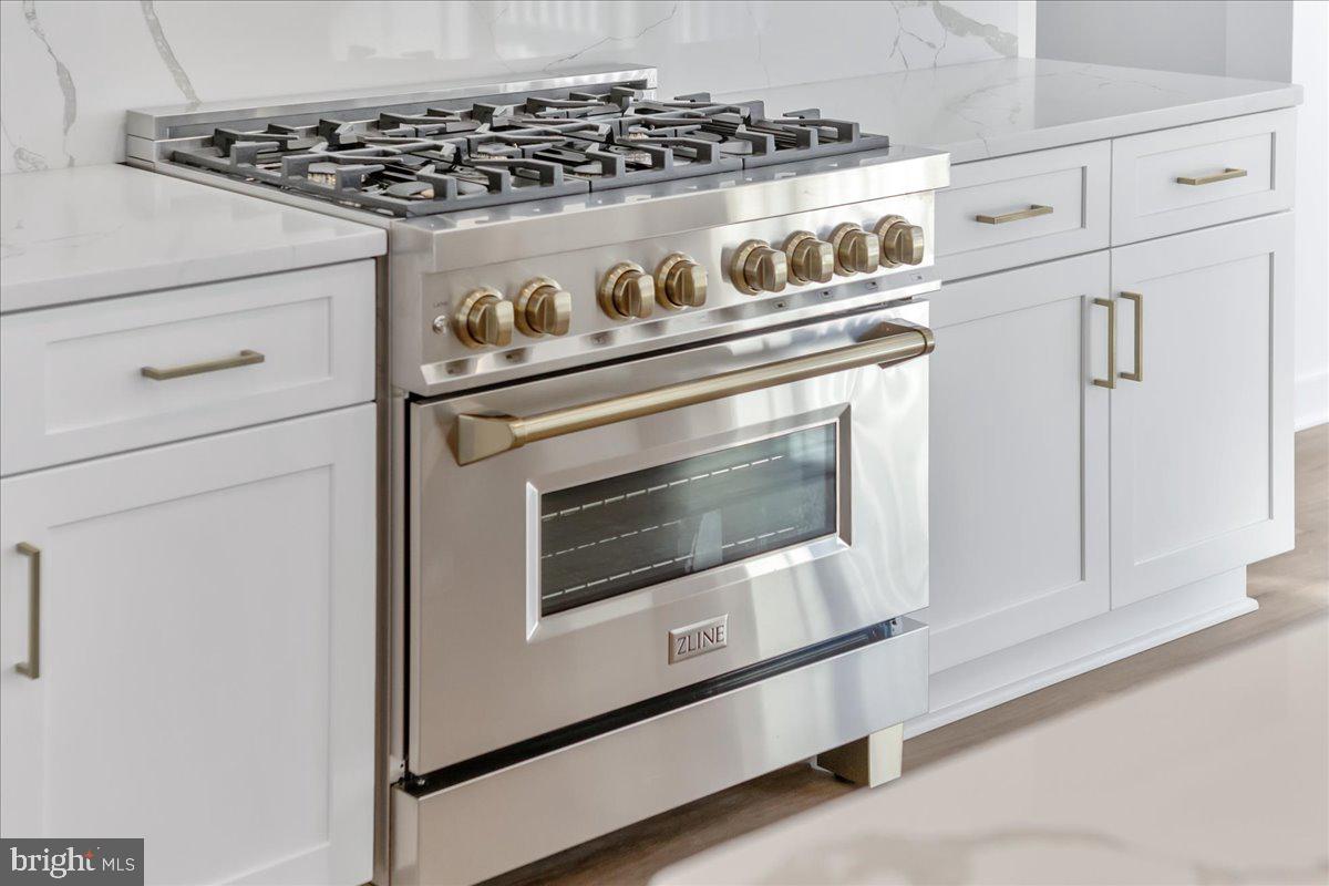 13935 Harrisville Road Mount Airy, MD 21771 - Photo 23 of 73 a close view of stove top oven