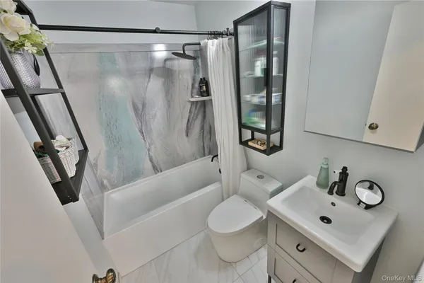 $789,000 | 28 Dartmouth Drive, Smithtown, NY 11787